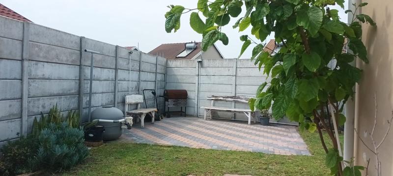 3 Bedroom Property for Sale in Pelikan Park Western Cape